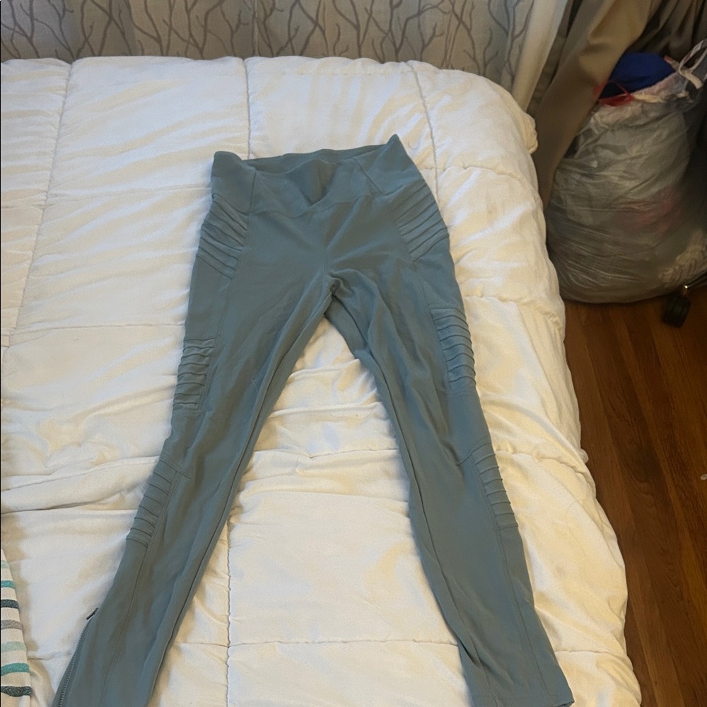 Athleta Women's Leggings in Soft Gray